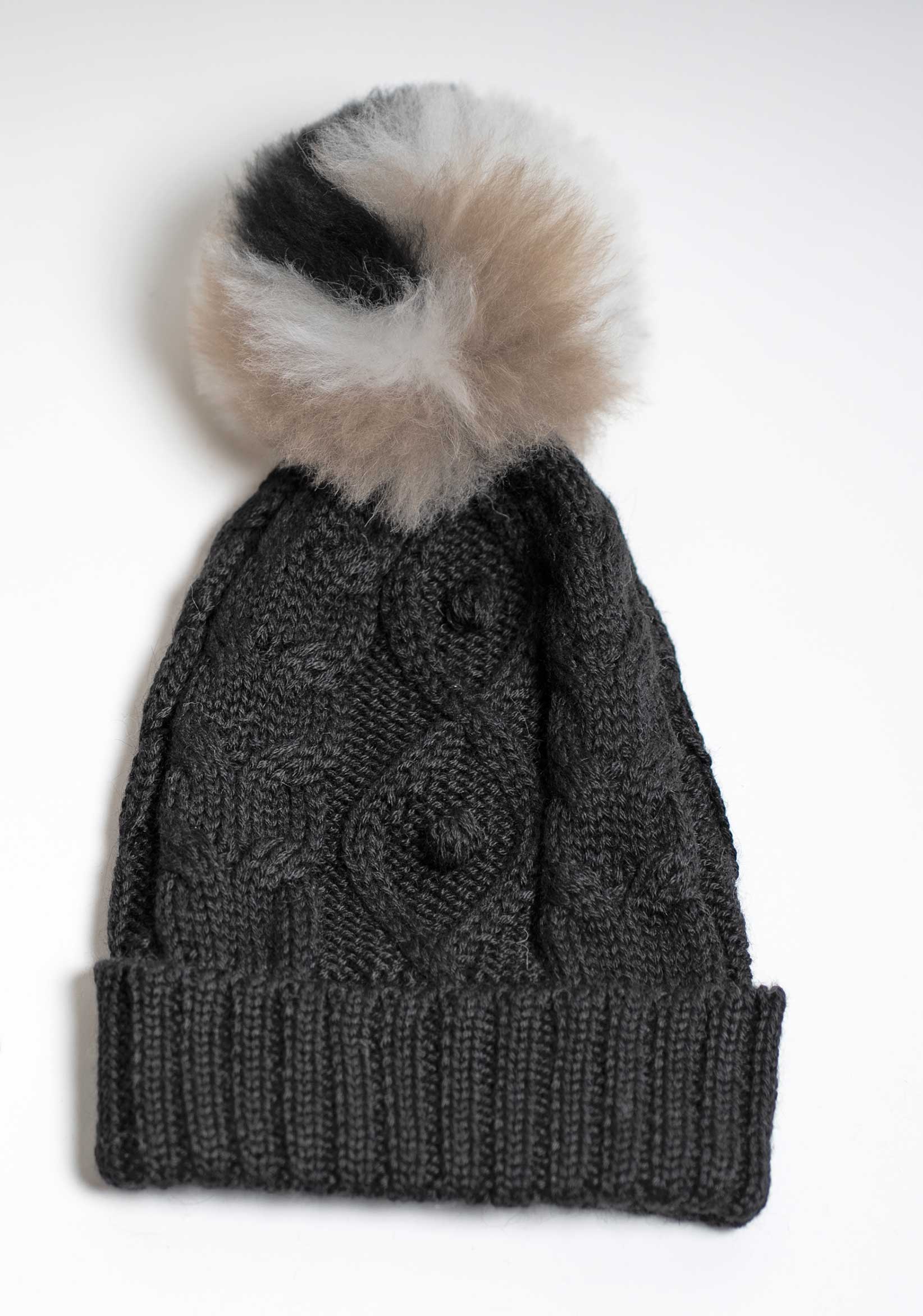 berretto nero con pompon lana alpaca