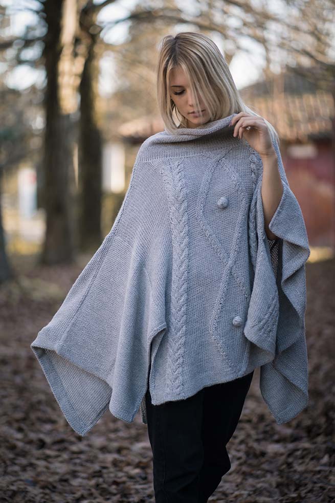 poncho-donna pura lana alpaca moderno grigio must-moda-2019