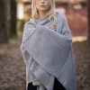 poncho-donna pura lana alpaca moderno grigio must-moda-2019