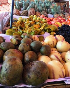 bancarella di frutta tropicale