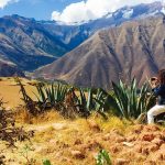 valle arida tra le colline