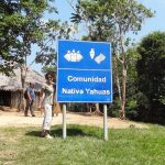 cartello stradale con scritto Comunidad Nativa Yahauas
